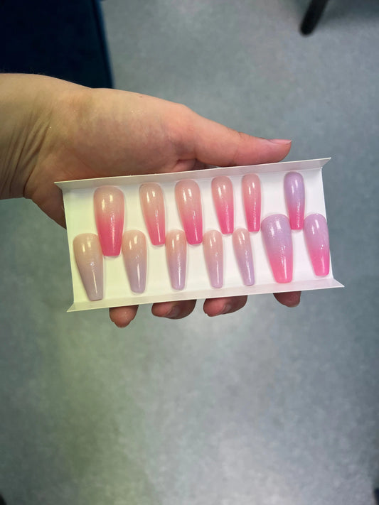 Press-On Nails : Styles tendances. Manucure rapide et pratique pour des ongles éblouissants en quelques minutes. Portez les faux ongles faits mains en France de NICETYfem.