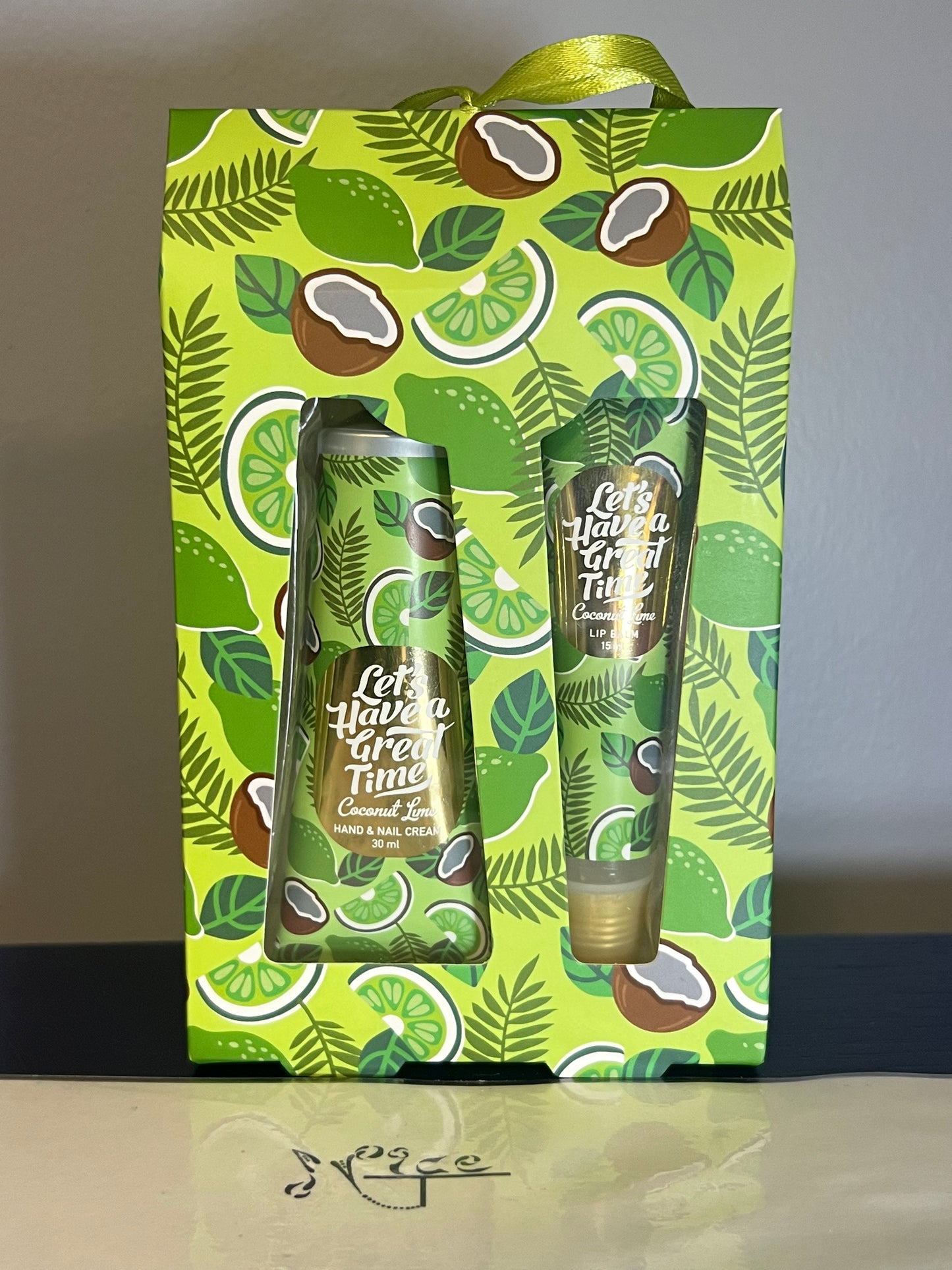 Coffret Cadeau Noix de Coco Citron Vert: Baume à Lèvres et Crème pour les Mains et les Ongles